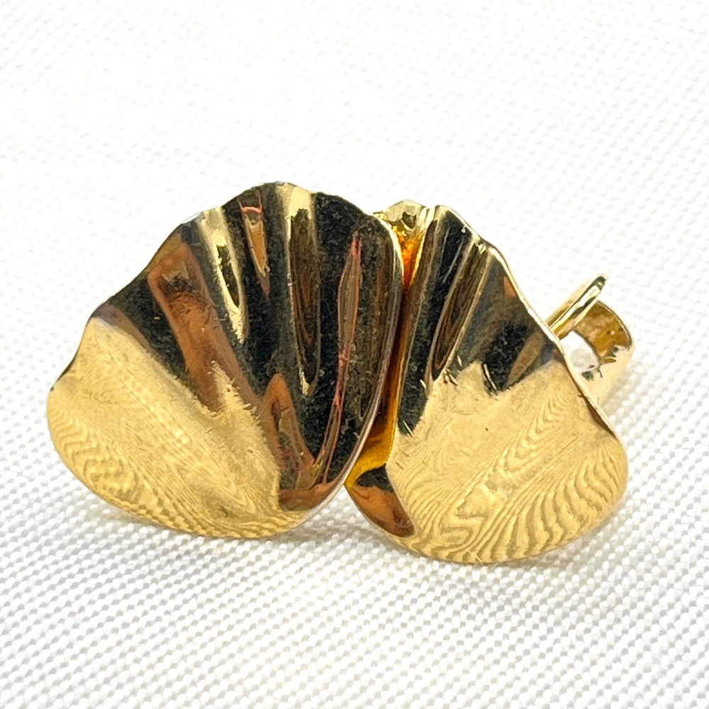 Vintage CROWN TRIFARI Wavy Shell Fam Shaped Gold Tone Clip-On Earrings